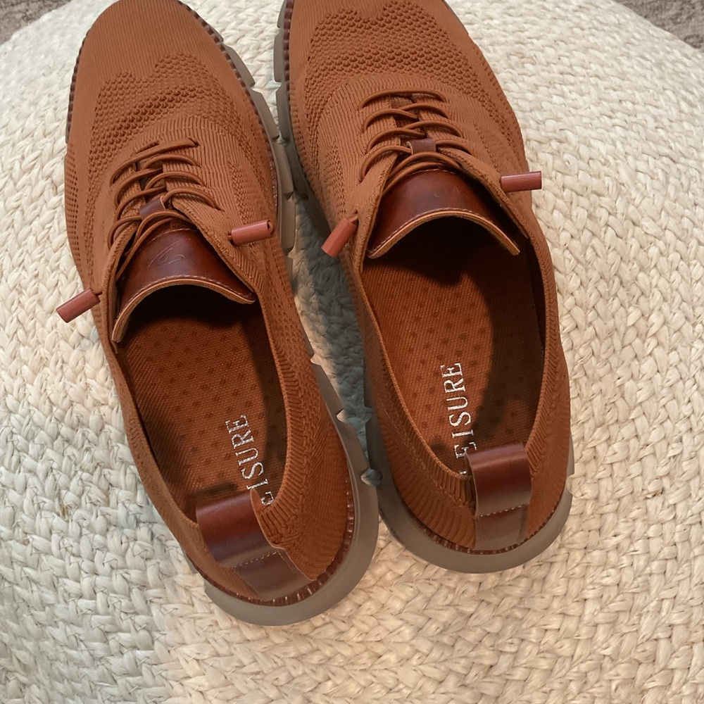 Tan Oxford Shoes with Suede Material and Rounded Toe